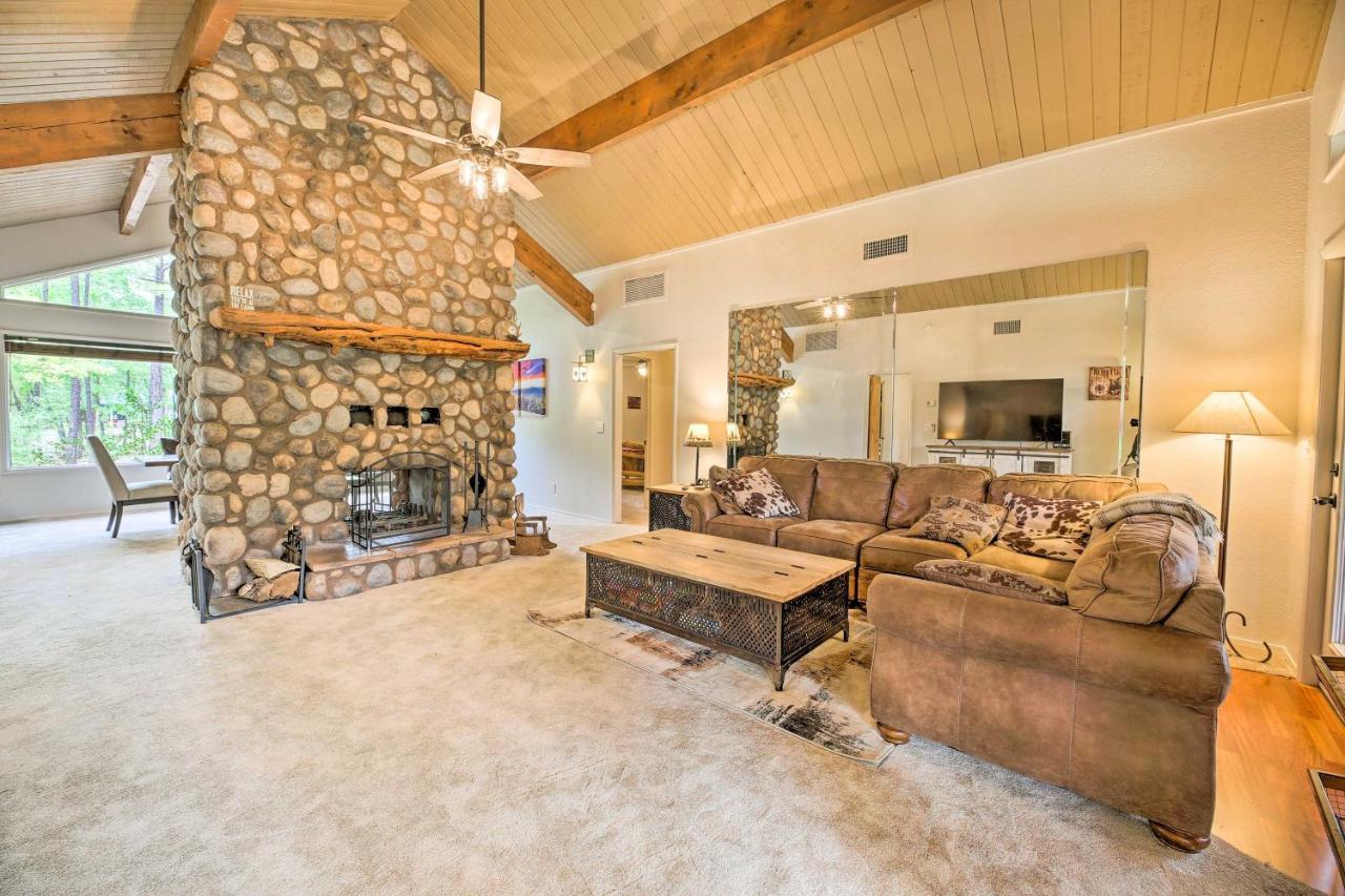 Lush Pinetop Retreat With Large Deck And Wooded Yard! 외부 사진