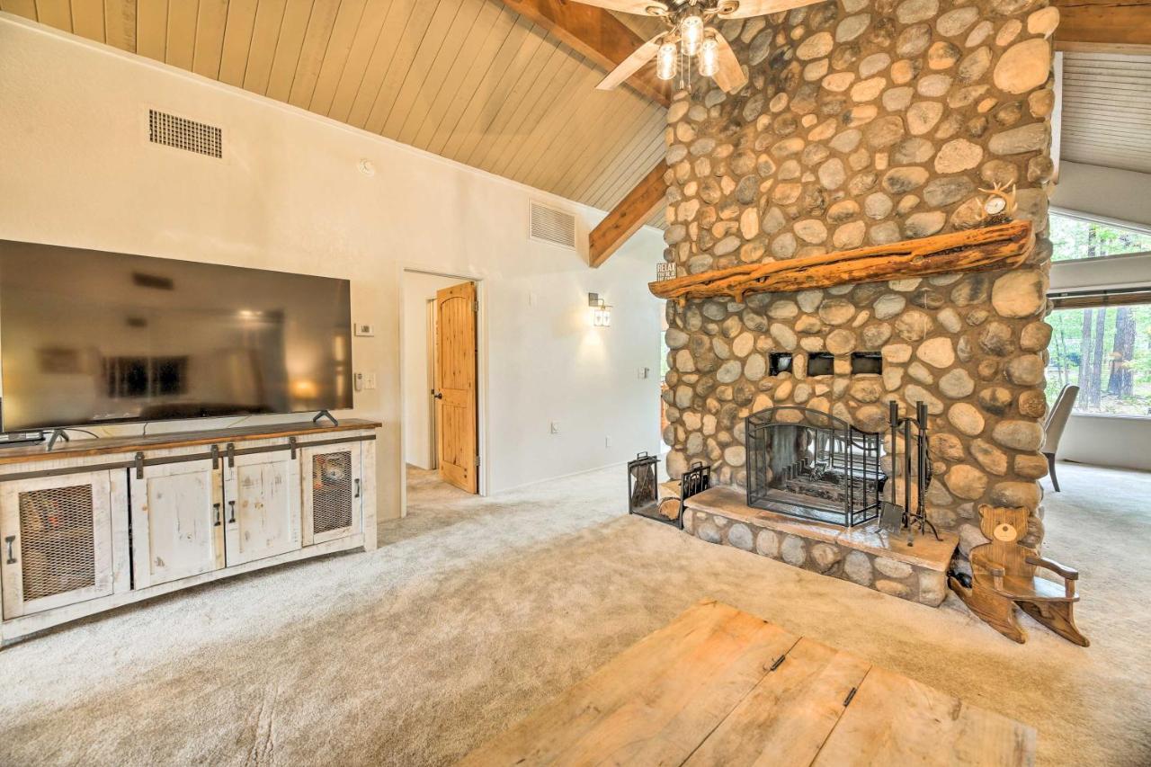 Lush Pinetop Retreat With Large Deck And Wooded Yard! 외부 사진