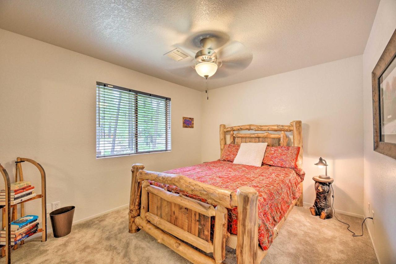 Lush Pinetop Retreat With Large Deck And Wooded Yard! 외부 사진